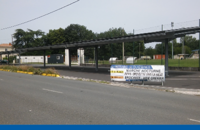 Image mise en avant - SAINT-MÉDARD-DE-GUZIÈRES (33) - Installe une ombrière photovoltaïque qui récupère l'eau de pluie