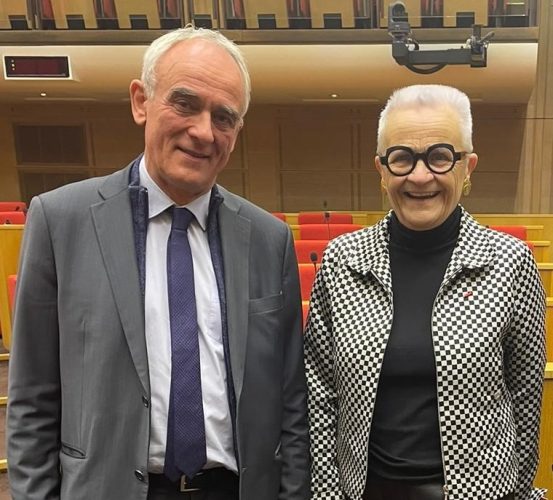 Éric Krezel, Vice-Président AMRF et la Présidente de la Délégation aux collectivités et à la décentralisation du Sénat, le 7 décembre 2023 à l’occasion d’une table-ronde sur le Statut de l’élu au Sénat.